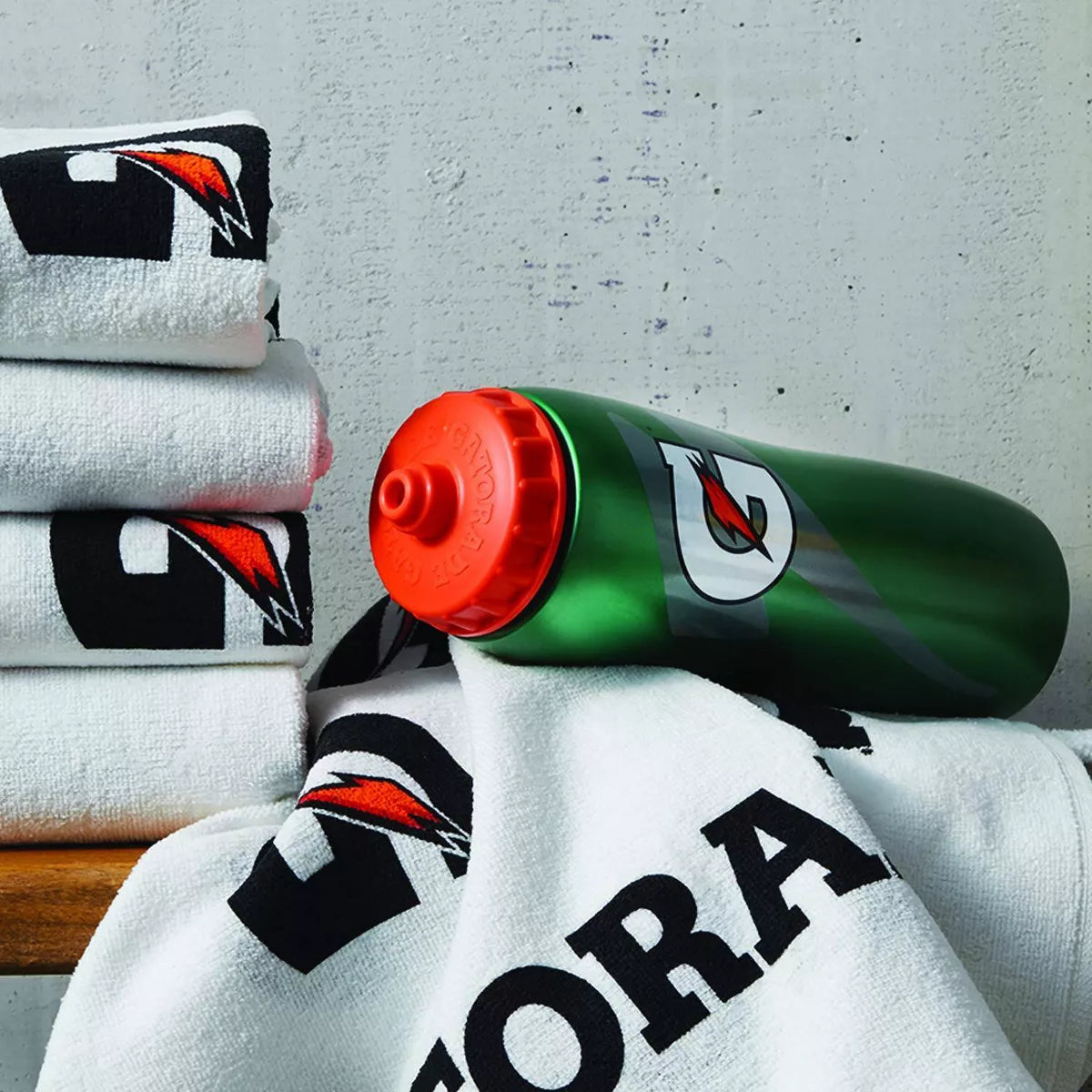 Gatorade Squeeze 32Oz Plastic Water Bottle - Green: Bpa-Free Portable Drinkware